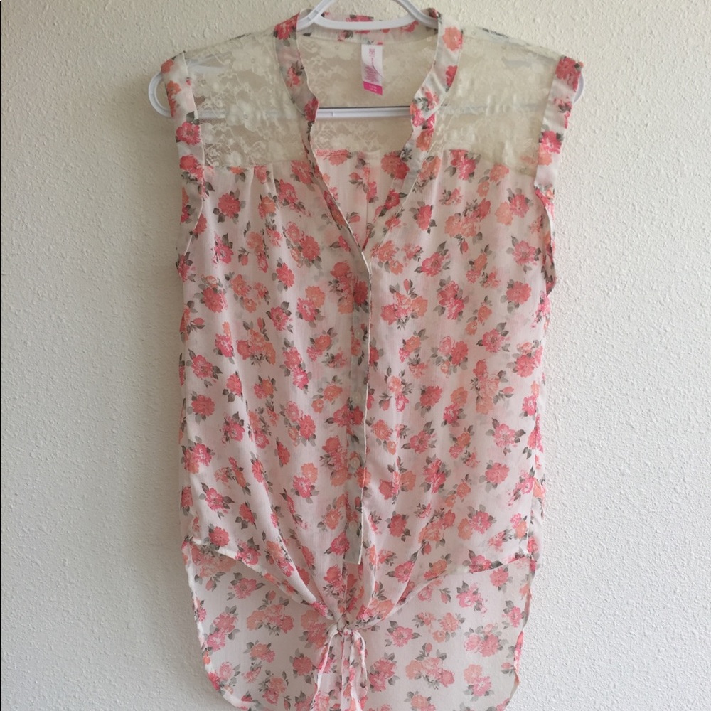 A collared tanked blouse